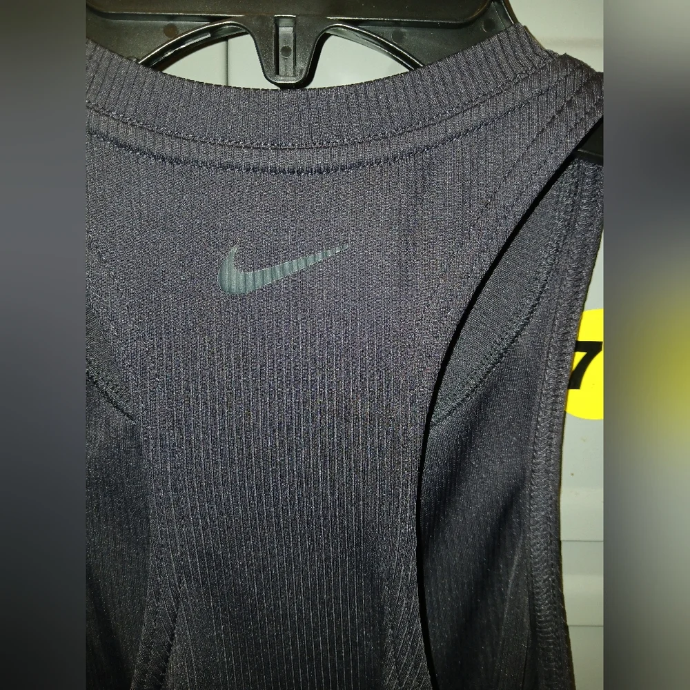 Nike Dri-Fit Ribbed Racerback Tank Size M - Picture 9 of 9